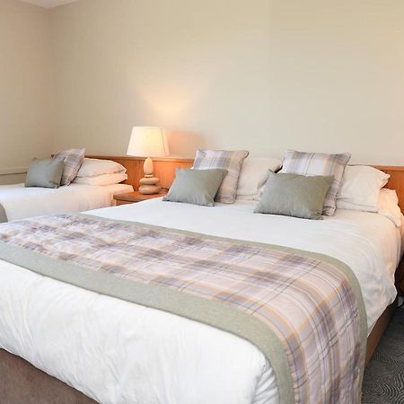 Whispering Pines Hotel Кросхейвън Екстериор снимка