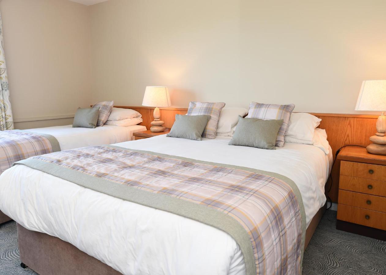 Whispering Pines Hotel Кросхейвън Екстериор снимка