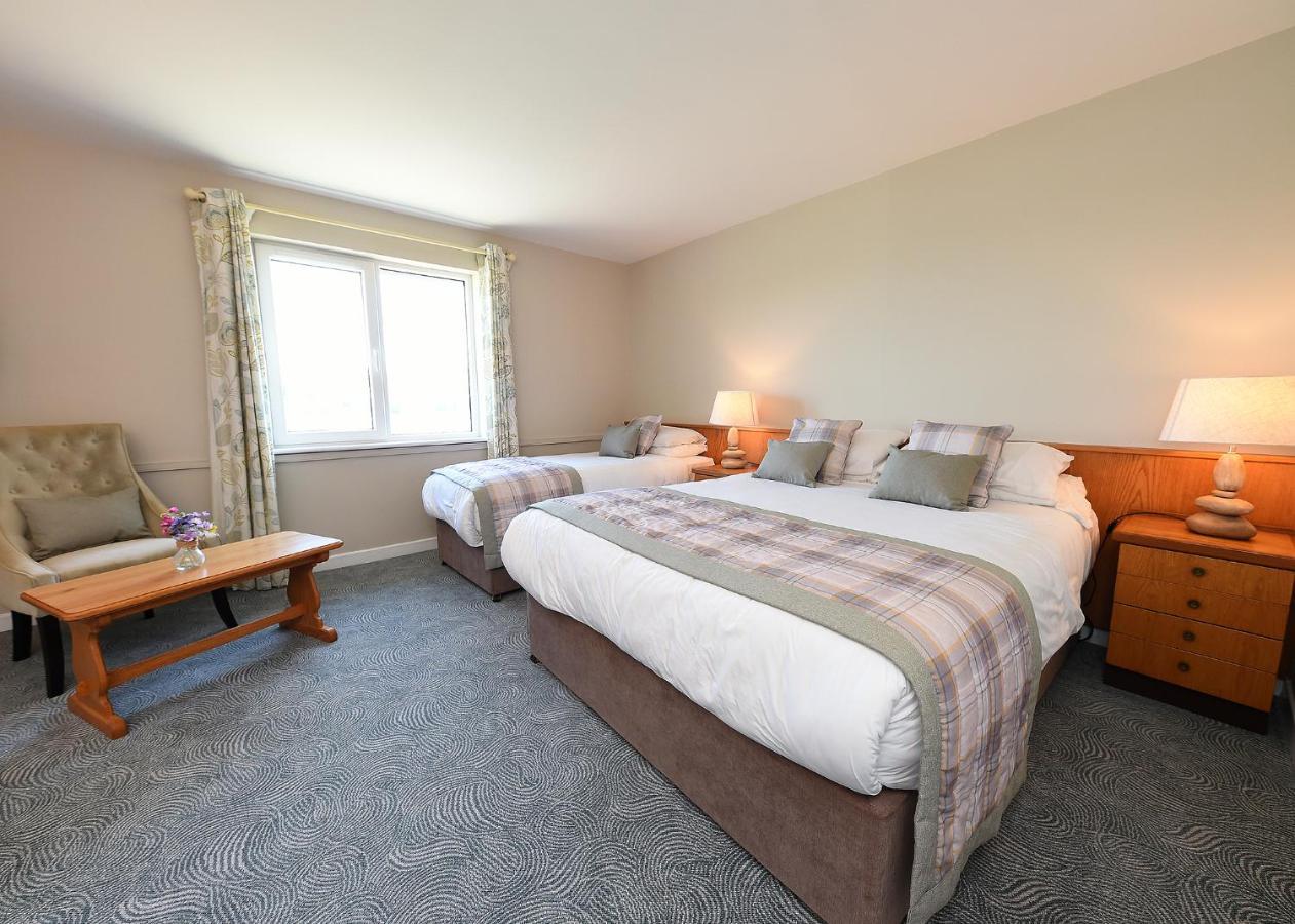 Whispering Pines Hotel Кросхейвън Екстериор снимка